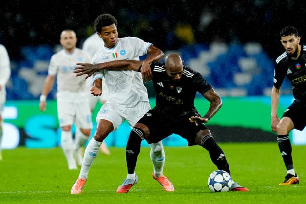 SSC Napoli v Qarabag - UEFA Champions League 2025 26 League Phase MD5 David Neres of SSC Napoli and Kevin Medina of Qarabag FK compete for the ball during the UEFA Champions League 2025 26 League Phase MD5 match between SSC Napoli and Qarabag FK at Stadio Diego Armando Maradona on November 25, 2025 in Naples, Italy. Neaples Stadio Diego Armando Maradona Campania Italy Copyright: xGiuseppexMaffiax 251125_UCL_Napoli-Qarabag_9890