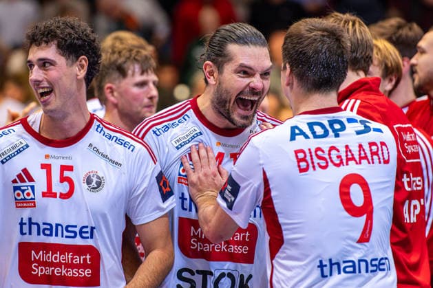Evgeni Pevnov Fredericia Handboldklub, Nr 41 L R , TSV Hannover Burgdorf orange against Fredericia Handboldklub white 5 Matchday of Group Matches EHF European League 2025 2026 25 11 2025, Swiss Life Hall Hannover, GER , Copyright: xJanxGuentherx xTSVxHannover-Burgdorfx