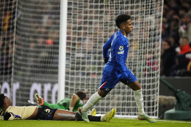 Chelsea v FC Barcelona, Barca - UEFA Champions League LONDON, UNITED KINGDOM - NOVEMBER 25: Estevao right winger of Chelsea and Brazil celebrates after scoring his sides first goal during the UEFA Champions League 2025 26 League match between Chelsea FC and FC Barcelona at Stamford Bridge on November 25, 2025 in London, United Kingdom. Jose Hernandez Anadolu London United Kingdom. Editorial use only. Please get in touch for any other usage.  Copyright: x2025xAnadoluxJosexHernandezx