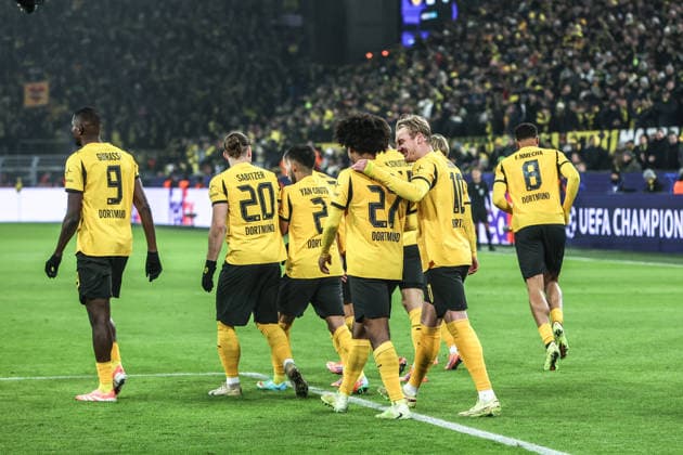 Sport, Football, UEFA Champions League Season 2025 2026 League Phase 5 Matchday Borussia Dortmund FC Villarreal 25 11 2025, SIGNAL IDUNA PARK Goal celebration Borussia Dortmund after the 2-0 goal by Serhou Guirassy Borussia Dortmund, 9 the players are happy Dortmund SIGNAL IDUNA PARK North Rhine-Westphalia Germany