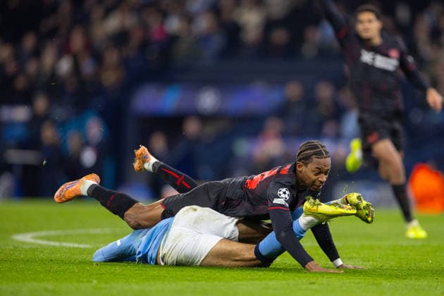 Football - UEFA Champions League - League Phase - Manchester City FC and Bayer 04 Leverkusen MANCHESTER, ENGLAND - Tuesday, November 25, 2025: Manchester City s Omar Marmoush is challenged by JeanuÃ«l Belocian during the UEFA Champions League match between Manchester City FC and Bayer 04 Leverkusen FC at the City of Manchester Stadium. (Photo by David Rawcliffe Propaganda) MANCHESTER City of Manchester Stadium MANCHESTER ENGLAND  Copyright: xDavidxRawcliffex P2025-11-25-Man_City_Bayer_Leverkusen-37