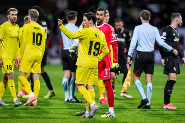 251125 Sondre Brunstad Fet of Bodo Glimt and goalkeeper Mattia Perin of Juventus after the UEFA Champions League football match between Bodo Glimt and Juventus on November 25, 2025 in Bodo Photo Marius Simensen BILDBYRAN COP 238 MM0049 bbeng football fotball fotboll soccer uefa champions league mesterligaen bodo glimt juventus  Copyright: MARIUSxSIMENSEN BB251125ZD012