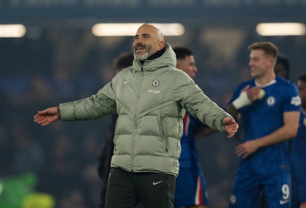 Chelsea v FC Barcelona, Barca UEFA Champions League Chelsea Manager Enzo Maresca waves to the fans after their victory over FC Barcelona during the UEFA Champions League match at Stamford Bridge, London UK Newspapers OUT Copyright: xGraemexWilcocksonx FIL-22549-0082