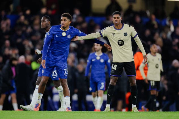 Champions League 2025 26 League Stage Chelsea v Barcelona Stamford Bridge 25.11.2025 Wesley Fofana of Chelsea and Marcus Rashford of Barcelona at the final whistle Champions League 2025 26 League Stage Chelsea v Barcelona Stamford Bridge 25.11.2025 Photograph By Marc Aspland The Times  Copyright: xMarcxAsplandx NINTCHDBPICT001041062247