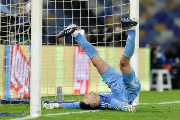 UCL MD5 SSC Napoli vs Qarabag Qarabag s Polish goalkeeper Mateusz Kochalski looks dejected for autogoal during match UEFA Champions League 2025 26 League Phase MD5 SSC Napoli vs Qarabag Futbol Klubuat Stadio Maradona on November 25, 2025 in Naples. _BPH0650 Copyright: xAntonioxBalascox