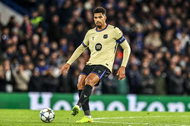 UEFA Champions League Matchday 5 of 8 Chelsea v Barcelona Ronald Araujo of Barcelona during the UEFA Champions League Matchday 5 of 8 Chelsea v Barcelona at Stamford Bridge, London, United Kingdom, 25th November 2025 (Photo by Alfie Cosgrove News Images) London Stamford Bridge Greater London United Kingdom Copyright: xAlfiexCosgrove NewsxImagesx