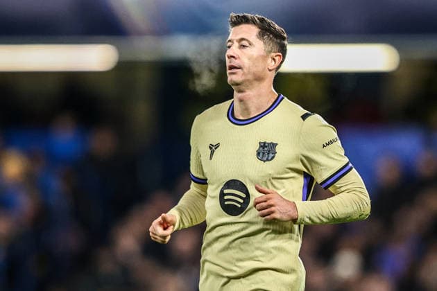 UEFA Champions League Matchday 5 of 8 Chelsea v Barcelona Robert Lewandowski of Barcelona during the UEFA Champions League Matchday 5 of 8 Chelsea v Barcelona at Stamford Bridge, London, United Kingdom, 25th November 2025 (Photo by Alfie Cosgrove News Images) London Stamford Bridge Greater London United Kingdom Copyright: xAlfiexCosgrove NewsxImagesx