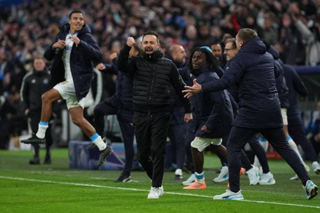 Marseille coach Roberto De Zerbi celebrates at the final whistle Marseille v Newcastle United, UEFA Champions League, Group Stage, Football, Orange Velodrome, Marseille, France- 25 Nov 2025Marseille Orange Vélodrome France EDITORIAL USE ONLY No use with unauthorised audio, video, data, fixture lists, club league logos or live services. Online in-match use limited to 120 images, no video emulation. No use in betting, games or single club league player publications.  Copyright: xDavexWinter Shutterstockx 15918266dr