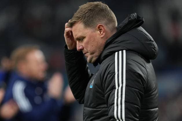 Dejection for Newcastle manager Eddie Howe after his team loses 2-1 Marseille v Newcastle United, UEFA Champions League, Group Stage, Football, Orange Velodrome, Marseille, France- 25 Nov 2025Marseille Orange Vélodrome France EDITORIAL USE ONLY No use with unauthorised audio, video, data, fixture lists, club league logos or live services. Online in-match use limited to 120 images, no video emulation. No use in betting, games or single club league player publications.  Copyright: xDavexWinter Shutterstockx 15918266ee