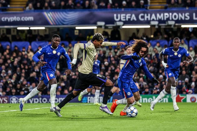 UEFA Champions League Matchday 5 of 8 Chelsea v Barcelona Lamine Yamal of Barcelona and Marc Cucurella of Chelsea battle for the ball during the UEFA Champions League Matchday 5 of 8 Chelsea v Barcelona at Stamford Bridge, London, United Kingdom, 25th November 2025 (Photo by Alfie Cosgrove News Images) London Stamford Bridge Greater London United Kingdom Copyright: xAlfiexCosgrove NewsxImagesx