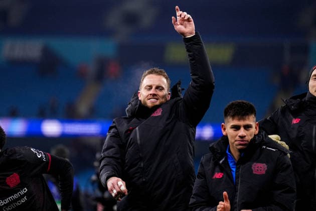 MANCHESTER, ENGLAND - NOVEMBER 25: Bayer 04 Leverkusen goalkeeper Mark Flekken celebrates his team s win after the UEFA Champions League 2025 26 League Phase MD5 match between Manchester City and Bayer 04 Leverkusen at City of Manchester Stadium on November 25, 2025 in Manchester, England. (Photo by Rene Nijhuis) SPO  Copyright: xRenexNijhuis
