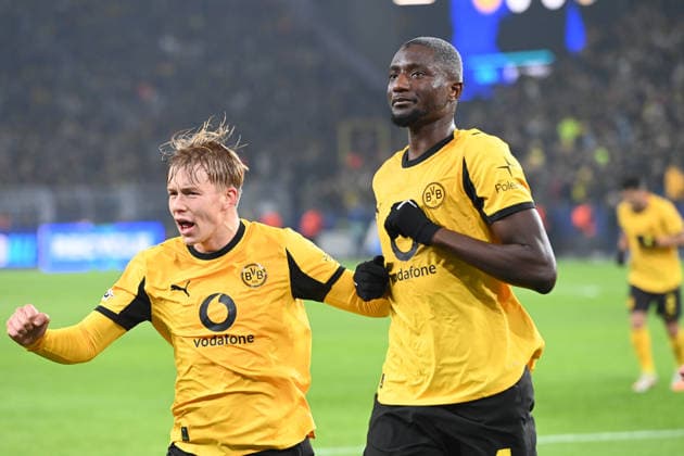 Serhou GUIRASSY DO cheers after his goal zm 1 0 with Daniel SVENSSON DO , Jubel, jubeln, Freude, cheers, Fußball UEFA Champions League Gruppenphase 5 Spieltag, matchday5, Borussia Dortmund DO FC Villarreal am 25 11 2025 in Dortmund Deutschland UEFA regulations prohibit any use of photographs as image sequences and or quasi video Â