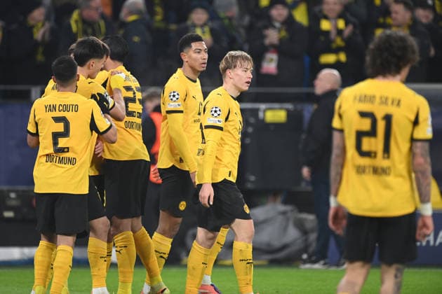 Goal celebration Borussia Dortmund after the goal to 4 0 by Daniel SVENSSON DO , cheer, jubilation, joy, cheers, football UEFA Champions League group stage 5 matchday, matchday5, Borussia Dortmund DO FC Villarreal 4 0 on 25 11 2025 in Dortmund Germany UEFA regulations prohibit any use of photographs as image sequences and or quasi video Â