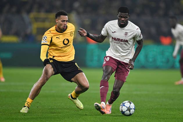 v li in duel Felix Nmecha Dortmund 8 Dani Parejo CF 10 25 11 2025 Football, Champions League, Borussia Dortmund vs Villarreal Club de Fotbol, Signal Iduna Park, Dortmund, Copyright: xpepphotox xHorstxMauelshagenx pep00321, pep_20251125_hm_209637