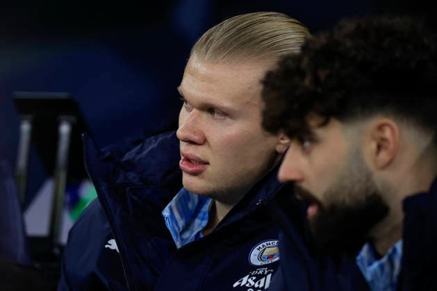 Manchester City v Bayer Leverkusen Champions League 25 11 2025. Erling Haaland (9) of Manchester City on the substitutes bench ahead of the Champions League match between Manchester City and Bayer Leverkusen at the Etihad Stadium, Manchester, England on 25 November 2025. Manchester Etihad Stadium Manchester England Editorial use only , Copyright: xConorxMolloyx PSI-23265-0101