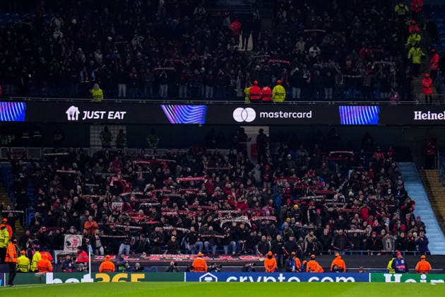 MANCHESTER, ENGLAND - NOVEMBER 25: Bayer 04 Leverkusen supporters show their support by holding up scarves after the UEFA Champions League 2025 26 League Phase MD5 match between Manchester City and Bayer 04 Leverkusen at City of Manchester Stadium on November 25, 2025 in Manchester, England. (Photo by Rene Nijhuis) SPO  Copyright: xRenexNijhuis