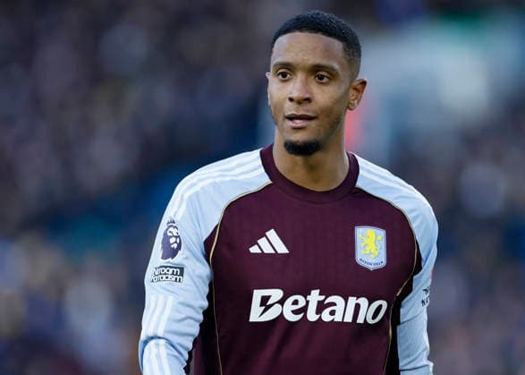 Leeds United v Aston Villa - Premier League Ezri Konsa of Aston Villa on the pitch during the Premier League match between Leeds United and Aston Villa at Elland Road on November 23, 2025 in Leeds, England. Leeds Elland Road England United Kingdom Copyright: xRichardxSellers Sportsphoto APLx 14142820