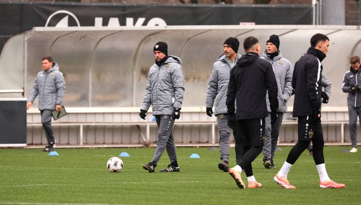 26 11 2025, Germany, Stuttgart, Football Bundesliga, Season 2025 2026, VfB Stuttgart Training, Coach Sebastian Hoeneß