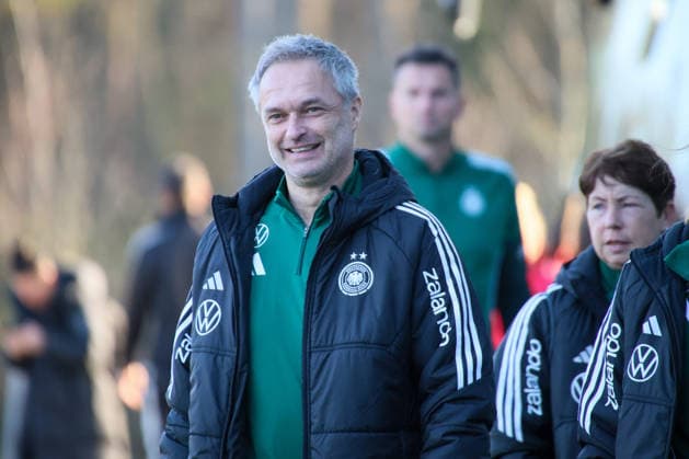 Frankfurt, Germany 26 November 2025 Football women national team training 26 11 2025 In the picture national coach Christian Wück Wueck Germany arriving at the DFB Campus DFB regulations prohibit any use of photographs as image sequences and or quasi video DFB Campus Hessen Copyright: xFotostandx xFantinix