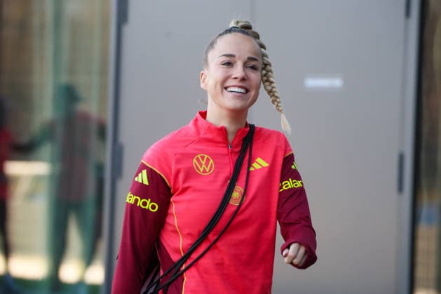 Frankfurt, Germany 26 November 2025 Football Women National Team Training 26 11 2025 In the picture Giulia Gwinn Germany laughing on arrival at the DFB Campus DFB regulations prohibit any use of photographs as image sequences and or quasi video DFB Campus Hessen Copyright: xFotostandx xFantinix