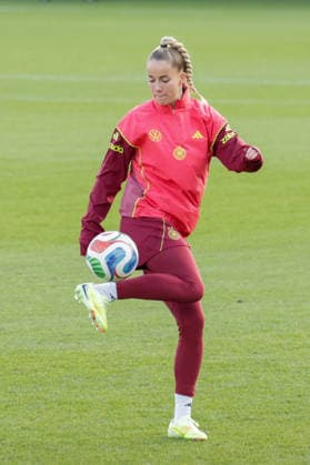 26 11 2025, xgrfx, Football DFB Media Dates, DFB German Womens National Team Training v l Giulia Gwinn German Womens National Team DFL DFB REGULATIONS PROHIBIT ANY USE OF PHOTOGRAPHS as IMAGE SEQUENCES and or QUASI VIDEO Frankfurt am Main