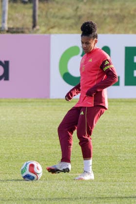 26 11 2025, xgrfx, Football DFB Media Dates, DFB German Womens National Team Training v l Shekeira Martinez German Womens National Team DFL DFB REGULATIONS PROHIBIT ANY USE OF PHOTOGRAPHS as IMAGE SEQUENCES and or QUASI VIDEO Frankfurt am Main