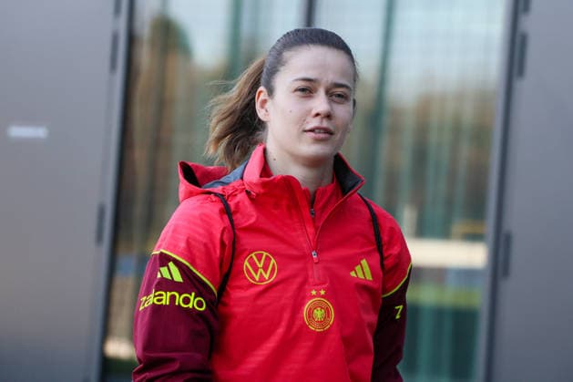 Frankfurt, Germany 26 November 2025 Soccer women national team training 26 11 2025 In the picture goalkeeper Stina Johannes Germany arriving at the DFB Campus DFB regulations prohibit any use of photographs as image sequences and or quasi video DFB Campus Hessen Copyright: xFotostandx xFantinix