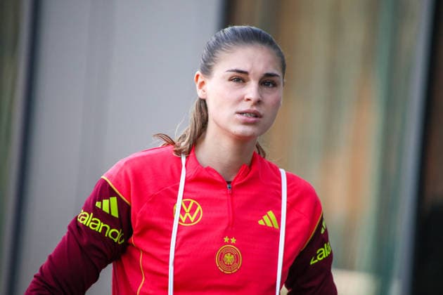 Frankfurt, Germany 26 November 2025 Soccer Women National Team Training 26 11 2025 In the picture Jule Brand Germany arriving at the DFB Campus DFB regulations prohibit any use of photographs as image sequences and or quasi video DFB Campus Hessen Copyright: xFotostandx xFantinix