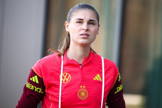 Frankfurt, Germany 26 November 2025 Soccer Women National Team Training 26 11 2025 In the picture Jule Brand Germany arriving at the DFB Campus DFB regulations prohibit any use of photographs as image sequences and or quasi video DFB Campus Hessen Copyright: xFotostandx xFantinix