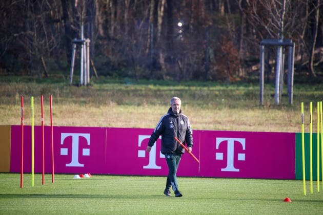 Frankfurt, Germany 26 November 2025 Football women national team training 26 11 2025 In the picture national coach Christian Wück Wueck Germany DFB regulations prohibit any use of photographs as image sequences and or quasi video DFB Campus Hessen Copyright: xFotostandx xFantinix