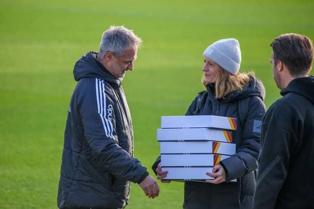 Frankfurt, Germany 26 November 2025 Soccer women national team training 26 11 2025 In the picture from left national coach Christian Wück Wueck Germany DFB regulations prohibit any use of photographs as image sequences and or quasi video DFB Campus Hessen Copyright: xFotostandx xFantinix