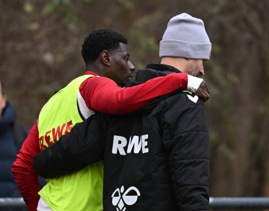 26 11 2025, xophax, Soccer 1 Bundesliga, 1 FC Cologne Training Ragnar Ache, left 1 FC Cologne had to stop training due to injury Right Daniel Schütz Physiotherapist Cologne
