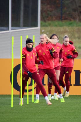 Frankfurt, Germany 26 November 2025 Soccer women national team training 26 11 2025 In the picture from left Jule Brand Germany , Camilla Küver Kuever Germany , Cora Zicai Germany and Franziska Kett Germany during training at the DFB Campus in Frankfurt DFB regulations prohibit any use of photographs as image sequences and or quasi video DFB Campus Hessen Copyright: xFotostandx xFantinix