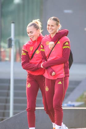 Frankfurt, Germany 26 November 2025 Soccer women national team training 26 11 2025 In the picture from left Laura Freigang Germany and Klara Bühl Buehl Germany during training at the DFB Campus in Frankfurt DFB regulations prohibit any use of photographs as image sequences and or quasi video DFB Campus Hessen Copyright: xFotostandx xFantinix