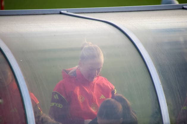 Frankfurt, Germany 26 November 2025 Soccer Women National Team Training 26 11 2025 In the picture Camilla Küver Kuever Germany before training at the DFB Campus in Frankfurt DFB regulations prohibit any use of photographs as image sequences and or quasi video DFB Campus Hessen Copyright: xFotostandx xFantinix