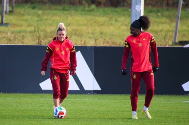 Frankfurt, Germany 26 November 2025 Football Womens National Team Training 26 11 2025 In the picture from left Linda Dallmann Germany and Nicole Anyomi Germany during training at the DFB Campus in Frankfurt DFB regulations prohibit any use of photographs as image sequences and or quasi video DFB Campus Hessen Copyright: xFotostandx xFantinix