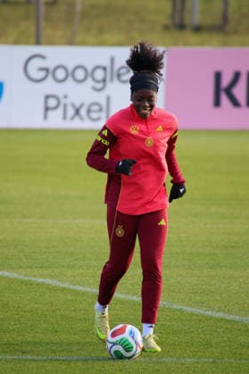 Frankfurt, Germany 26 November 2025 Soccer Women National Team Training 26 11 2025 In the picture Nicole Anyomi Germany during training at the DFB Campus in Frankfurt DFB regulations prohibit any use of photographs as image sequences and or quasi video DFB Campus Hessen Copyright: xFotostandx xFantinix
