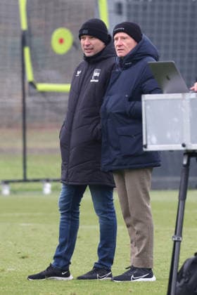 DEU, DFL, 2 FBL Hertha BSC, Training, 26 11 2025, Sportforum, Berlin, DEU, DFL, 2 FBL Hertha BSC, Training, im Bild Benjamin Weber Sportdirektor, Hertha BSC Berlin , Dr Peter Goerlich Geschaeftsfuehrung DFL regulations prohibit any use of Photographs as image sequences and or quasi video nordphotoxGmbHx xEngler nph00076