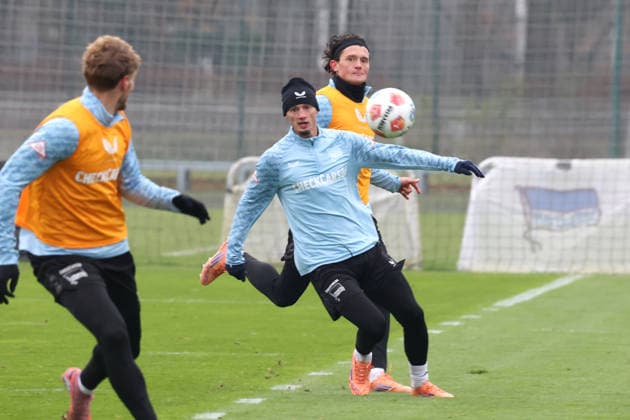 DEU, DFL, 2 FBL Hertha BSC, Training, 26 11 2025, Sportforum, Berlin, DEU, DFL, 2 FBL Hertha BSC, Training, im Bild Michael Cuisance Hertha BSC Berlin 10 , Fabian Reese Hertha BSC Berlin 11 DFL regulations prohibit any use of Photographs as image sequences and or quasi video nordphotoxGmbHx xEngler nph00076