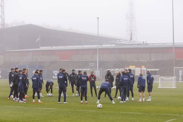 DEVENTER , 26-11-2025 , Stadium De Adelaarshorst , season 2025 2026 , UEFA Europa League League phase . press conference, PK, Pressekonferenz and training before the Europa League match between Go Ahead Eagles and VFB Stuttgart, Picture shows overview training Press conference and training before Go Ahead Eagles - Stuttgart  x32203847x Copyright:
