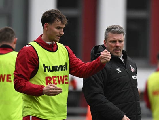 26 11 2025, xophax, Soccer 1 Bundesliga, 1 FC Koeln Training Rav van den Berg , left 1 FC Köln and coach Lukas Kwasniok, right Koeln