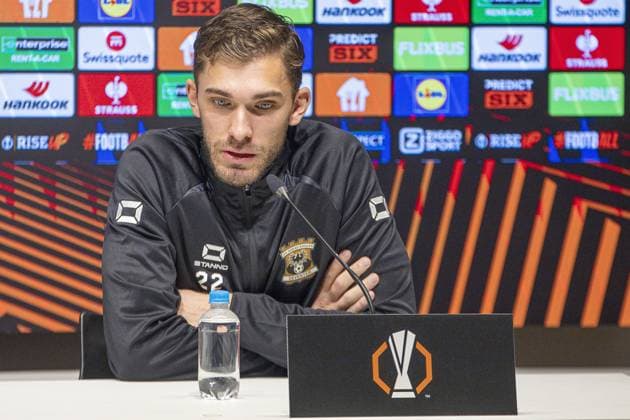 DEVENTER , 26-11-2025 , Stadium De Adelaarshorst , season 2025 2026 , UEFA Europa League League phase . press conference, PK, Pressekonferenz and training before the Europa League match between Go Ahead Eagles and VFB Stuttgart, Picture shows GA Eagles goalkeeper Jari de Busser at press conference Press conference and training before Go Ahead Eagles - Stuttgart  x32204491x Copyright: