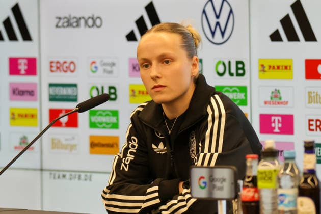 26 11 2025, xgrfx, Football DFB Media Dates, DFB German Womens National Team Training v l Franziska Kett German Womens National Team DFL DFB REGULATIONS PROHIBIT ANY USE OF PHOTOGRAPHS as IMAGE SEQUENCES and or QUASI VIDEO Frankfurt am Main