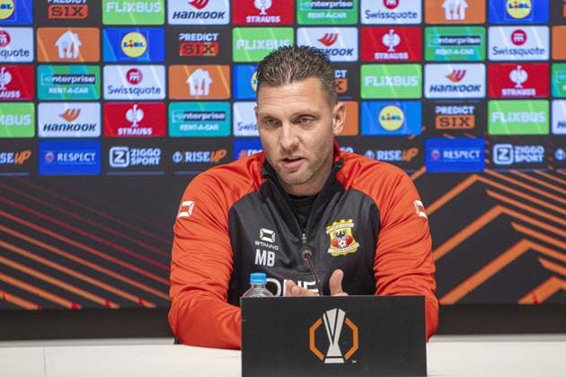 DEVENTER , 26-11-2025 , Stadium De Adelaarshorst , season 2025 2026 , UEFA Europa League League phase . press conference, PK, Pressekonferenz and training before the Europa League match between Go Ahead Eagles and VFB Stuttgart, Picture shows GA Eagles trainer coach Melvin Boel at press conference Press conference and training before Go Ahead Eagles - Stuttgart  x32204493x Copyright:
