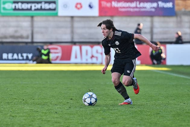 Uefa Youth League Arsenal London FC Bayern Munich 26 11 2025 BOREHAMWOOD, ENGLAND 26 NOVEMBER on the ball Bohdan OLYCHENKO FC Bayern Munich U19 11 Single photo Crop during the league match between Arsenal London U19 and FC Bayern Munich U19 on matchday 5 of the UEFA Youth League at Meadow Park on 26 11 2025 Copyright: xBEAUTIFULxSPORTS Goldbergx