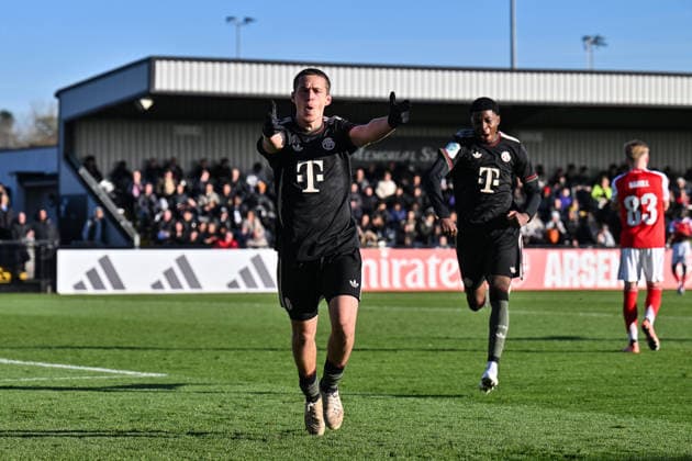 Uefa Youth League Arsenal London FC Bayern Munich 26 11 2025 BOREHAMWOOD, ENGLAND 26 NOVEMBER Bayern celebrate after Yll GASHI FC Bayern Munich U19 9 goal goal scorer Joy Happy during the league match between Arsenal London U19 and FC Bayern Munich U19 on UEFA Youth League matchday 5 at Meadow Park on 26 11 2025 Copyright: xBEAUTIFULxSPORTS Goldbergx