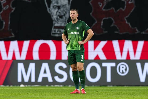 Denis Vavro VfL Wolfsburg,3 Goalscorer Edmond Tapsoba Bayer Leverkusen,12 scores to 0 2 1 Soccer Bundesliga Season 2025 2026 Point Match VfL Wolfsburg vs Bayer Leverkusen at the Volkswagen Arena in Wolfsburg Freisteller,Action,Soccer,Germany,Man,Men,22 11 2025