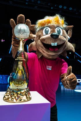 Handball, Womens World Cup, Group C Germany Iceland Mascot Hanni with the World Cup trophy Stuttgart Porsche Arena Baden Württemberg Germany