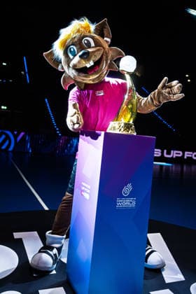 Handball, Womens World Cup, Group C Germany Iceland Mascot Hanni with the World Cup trophy Stuttgart Porsche Arena Baden Württemberg Germany
