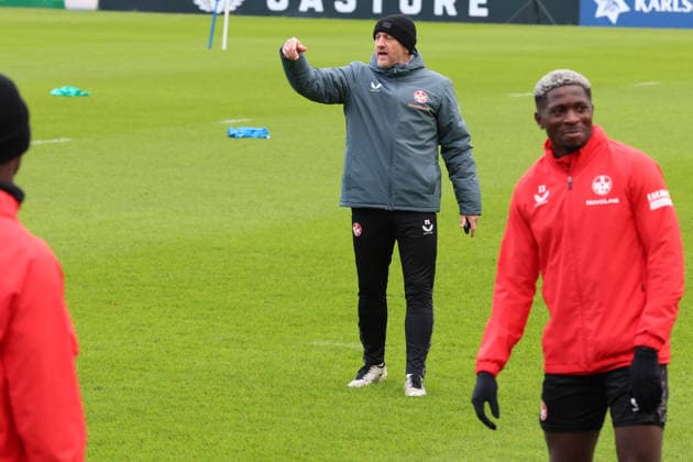 26 11 2025, xrekx, Soccer 2 Bundesliga, 1 FC Kaiserslautern Training v l Torsten Lieberknecht Trainer 1 FC Kaiserslautern DFL DFB REGULATIONS PROHIBIT ANY USE OF PHOTOGRAPHS as IMAGE SEQUENCES and or QUASI VIDEO Kaiserslautern